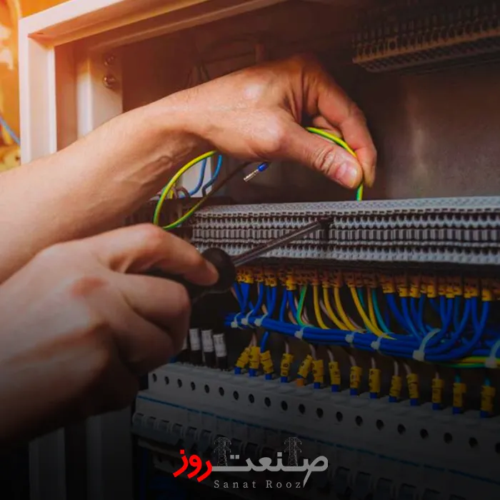 آموزش مونتاژ تابلو برق صنعتی توسط شرکت صنعت روز 